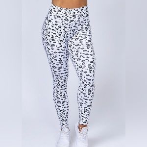 Signature Full Length Scrunch Leggings